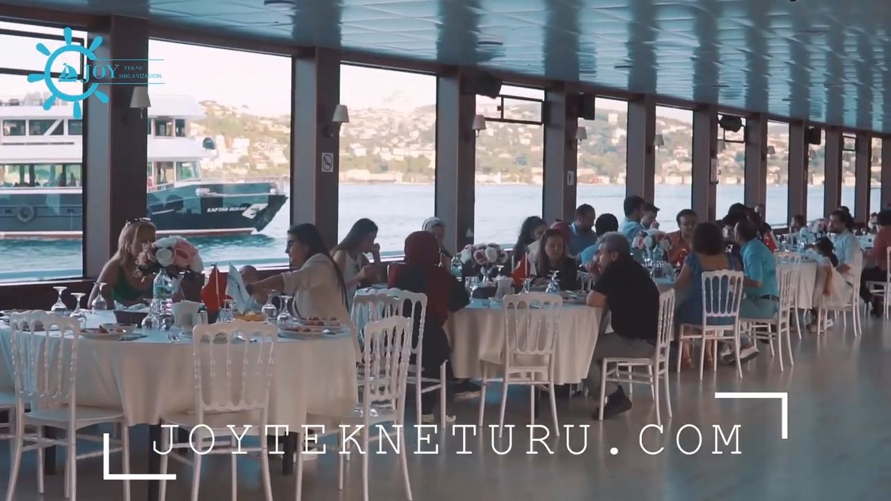 Teknede İş Yemeği