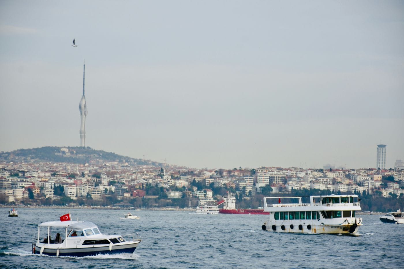 İstanbul Boğazı’nda Yılbaşı Partisi 
